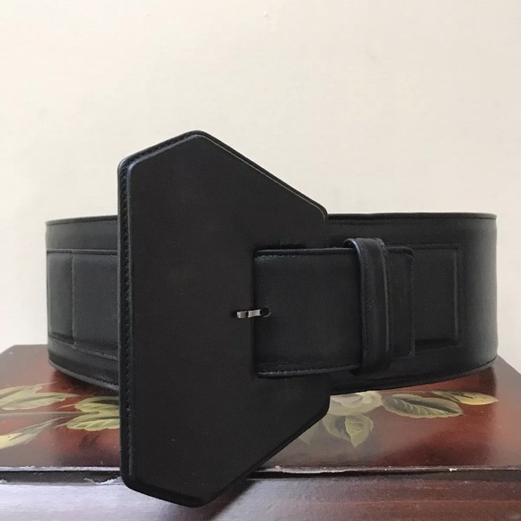 Saint Laurent black leather belt size 75 worn once - Picture 2 of 8